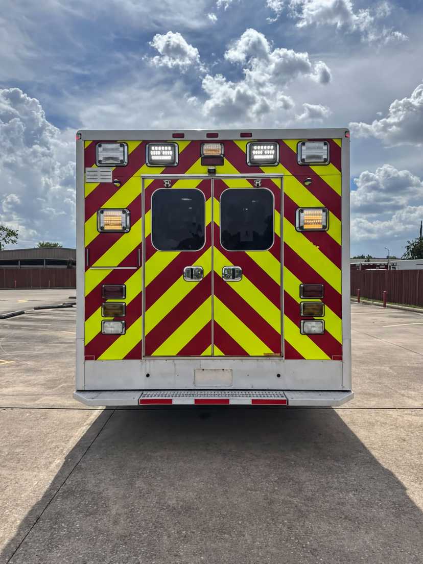 2015 AEV Chevrolet Type III Ambulance — photo 4