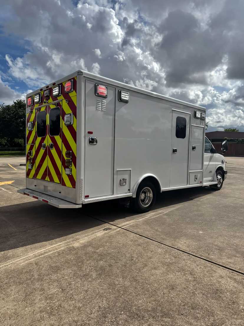 2015 AEV Chevrolet Type III Ambulance — photo 5