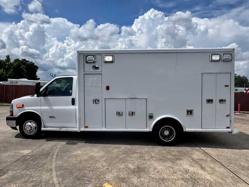 2015 AEV Chevrolet Type III Ambulance — photo 2