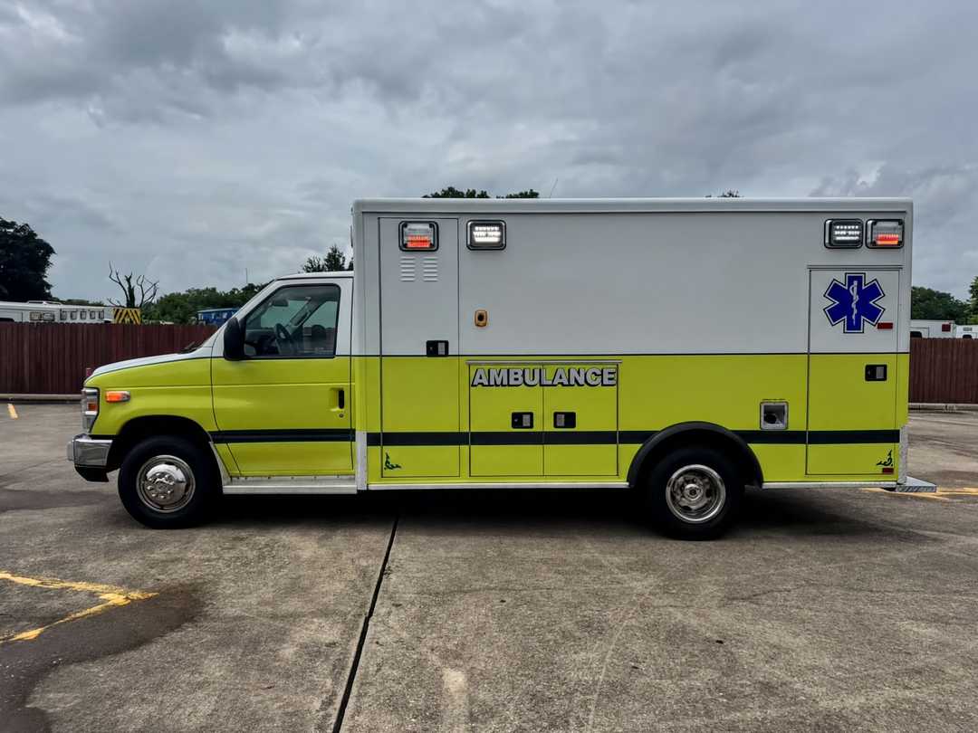 2016 PL-Custom Ford Type III Ambulance