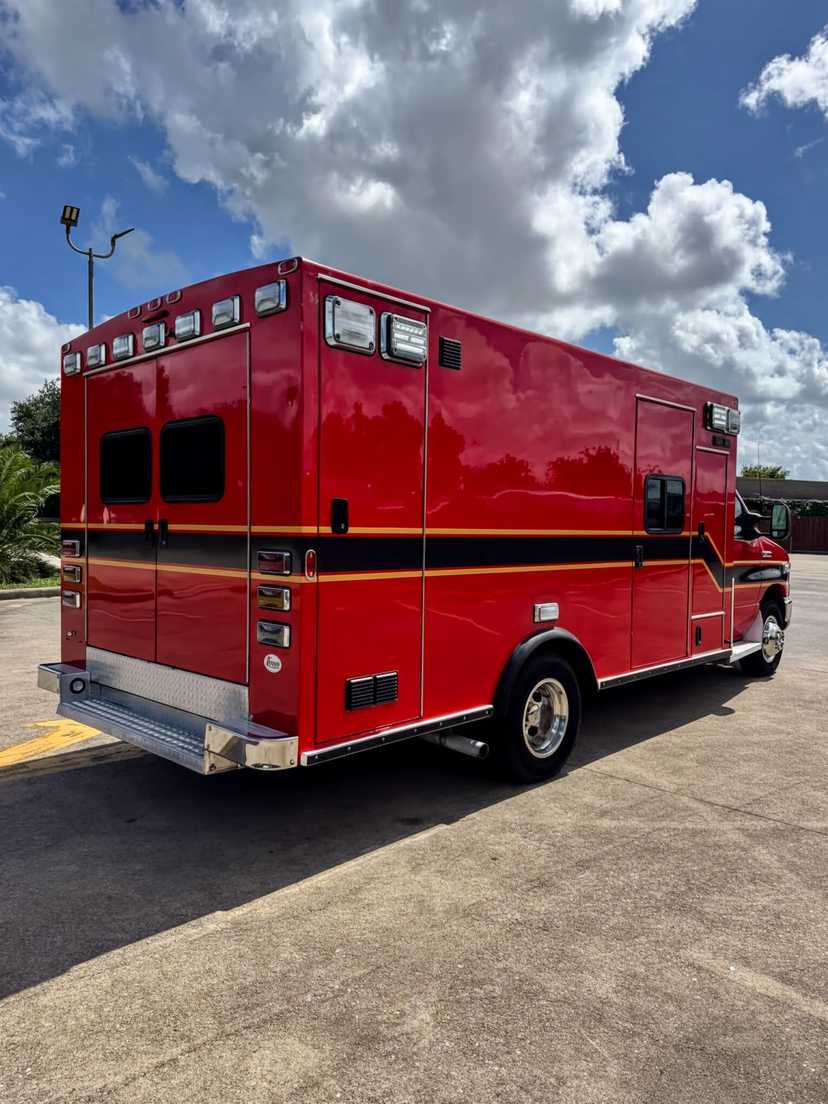 2016 Braun Ford Type III Ambulance — photo 5