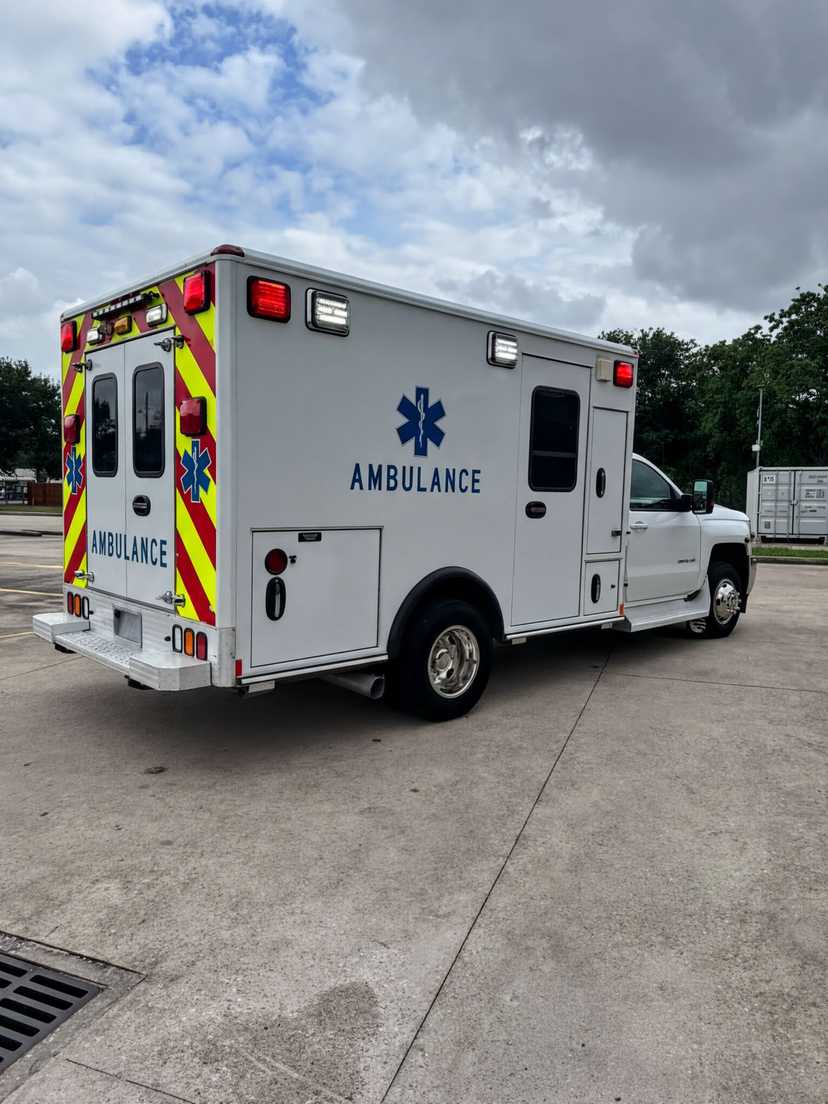 2018 REV Chevrolet Type I Ambulance — photo 5