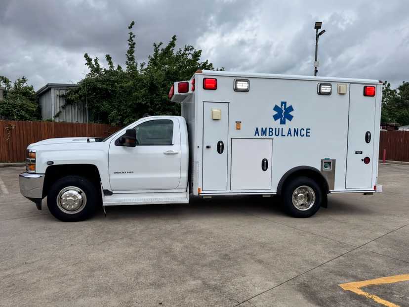 2018 REV Chevrolet Type I Ambulance — photo 2
