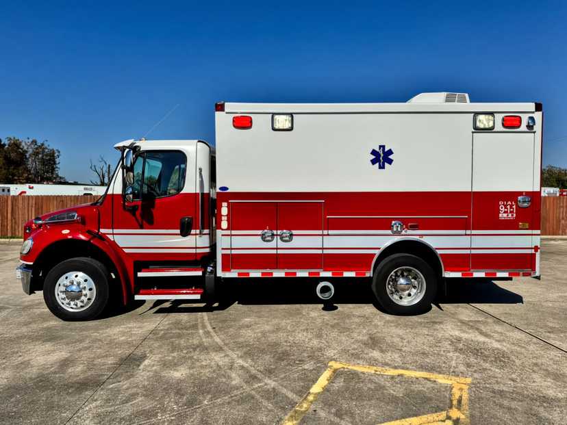 2016 Braun Freightliner Type I Ambulance — photo 2