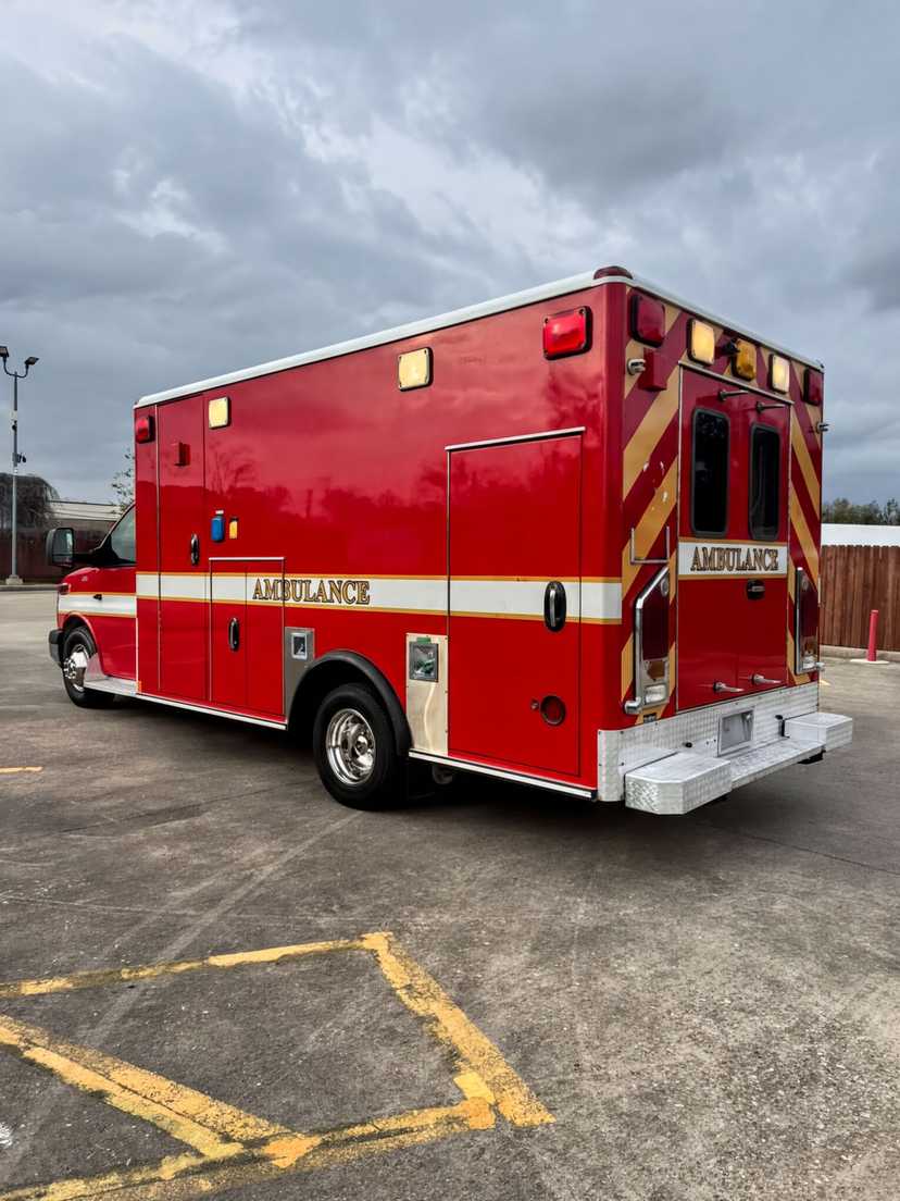 2011 Wheeled Coach Chevrolet Type III Ambulance — photo 3