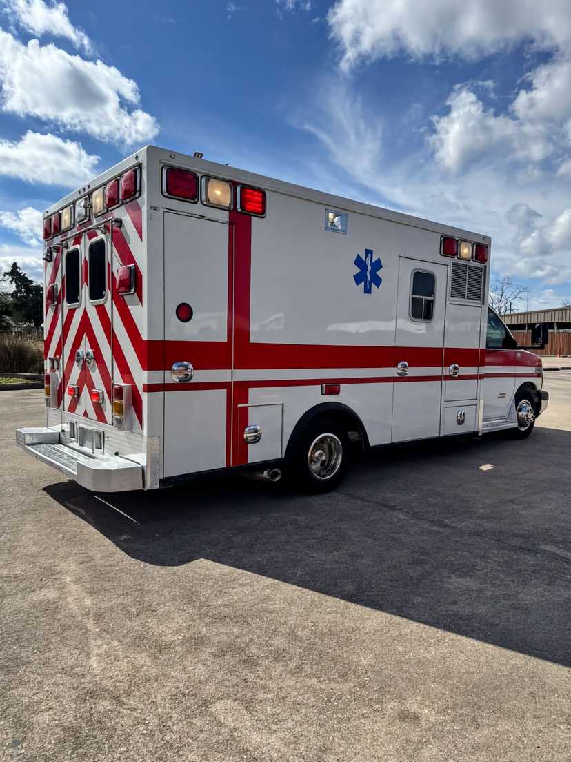2016 Taylor Made Chevrolet Type III Ambulance — photo 5