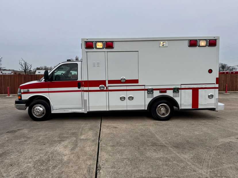 2016 Taylor Made Chevrolet Type III Ambulance — photo 2