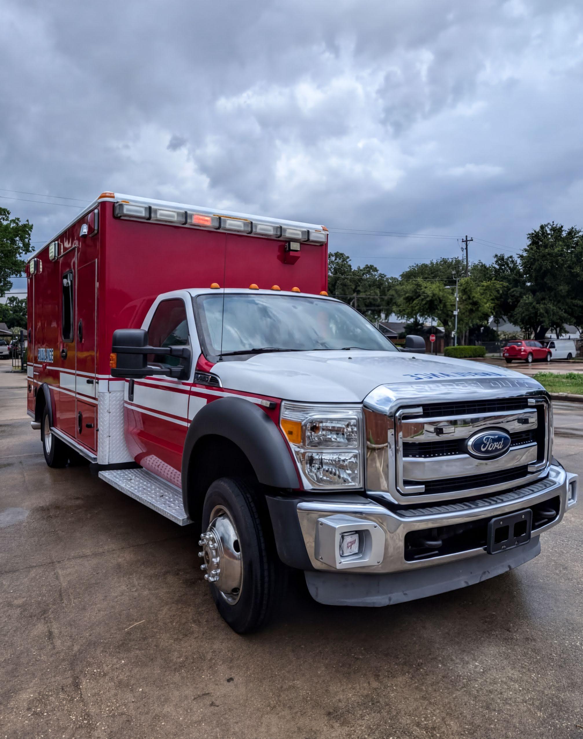 2011 Wheeled Coach Ford Type I Ambulance - image 4