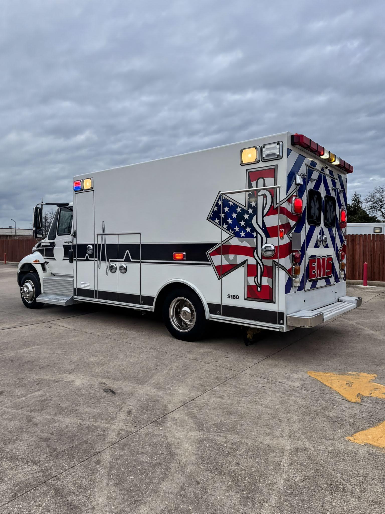2010 Braun International Type I Ambulance - image 3