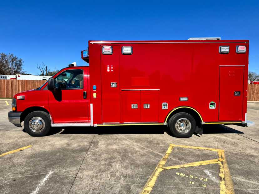 2014 Road Rescue Chevrolet Type III Ambulance — photo 2
