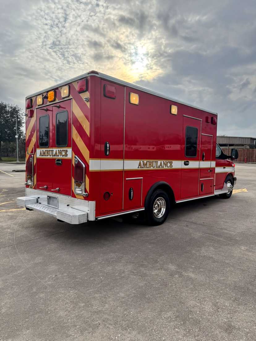 2011 Wheeled Coach Chevrolet Type III Ambulance — photo 5