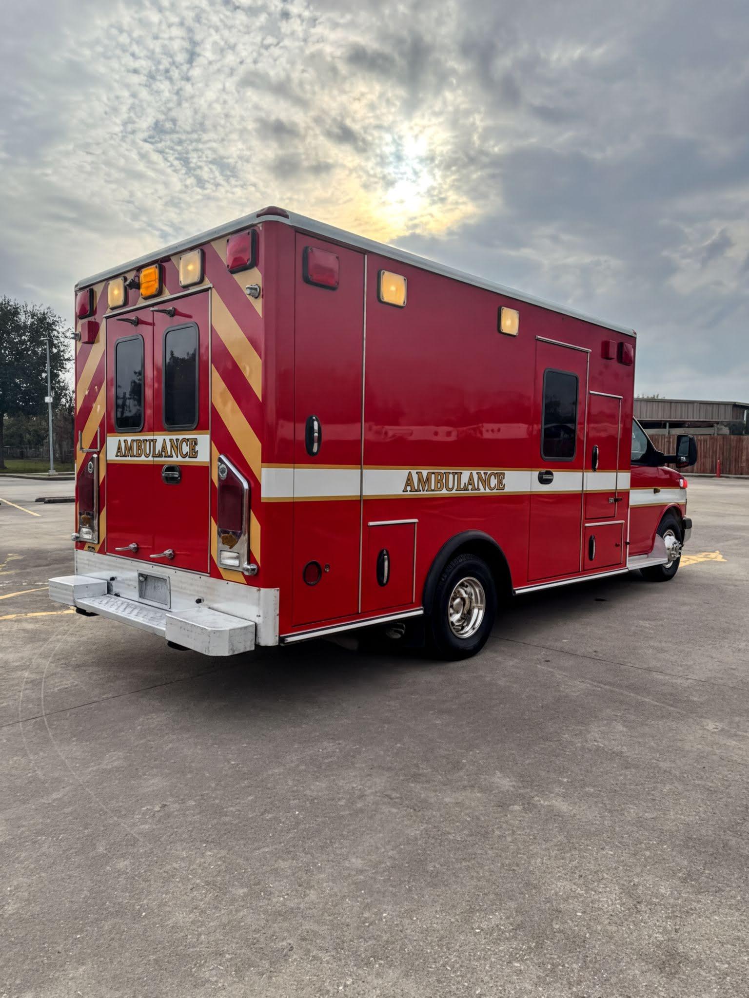 2011 Wheeled Coach Chevrolet Type III Ambulance - image 5