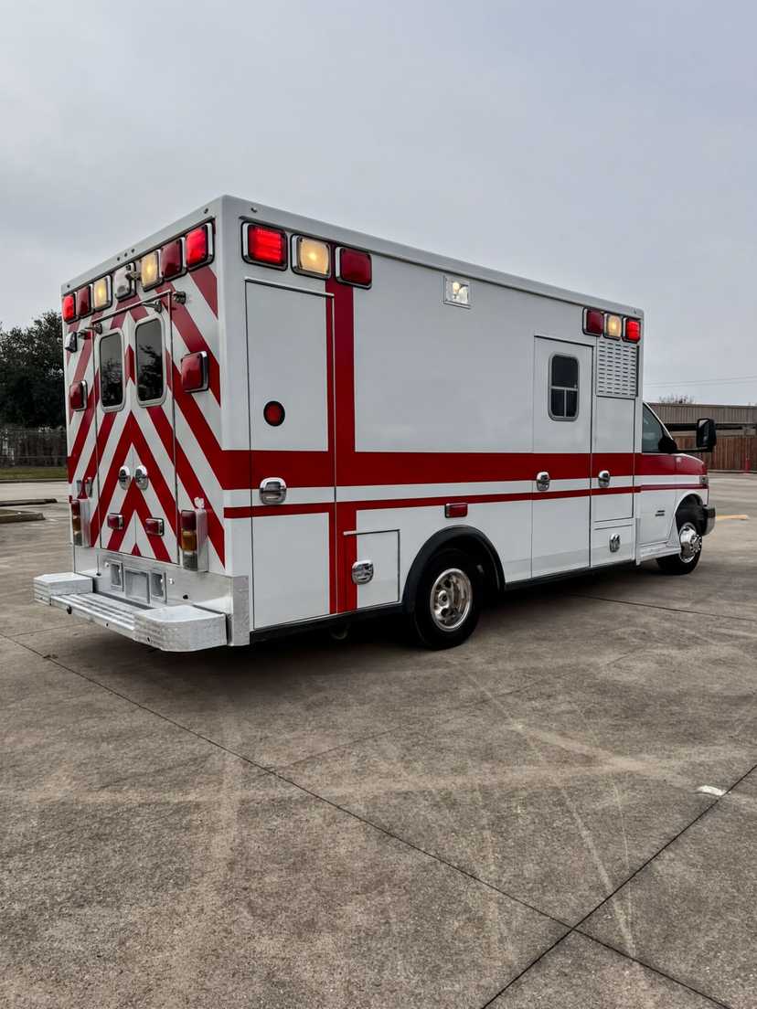 2016 Taylor Made Chevrolet Type III Ambulance — photo 5