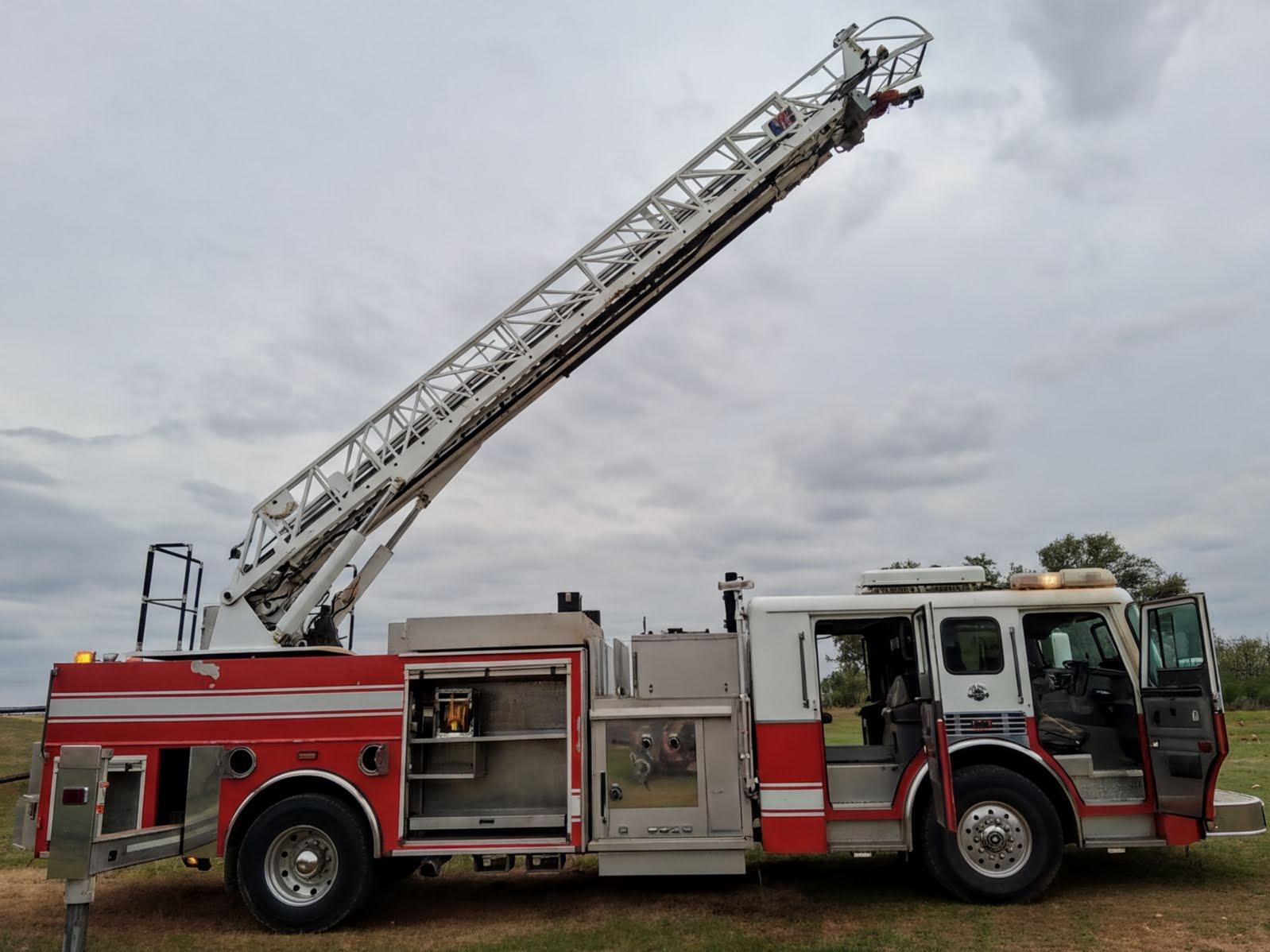 2001 American LaFrance 75' Quint - image 4