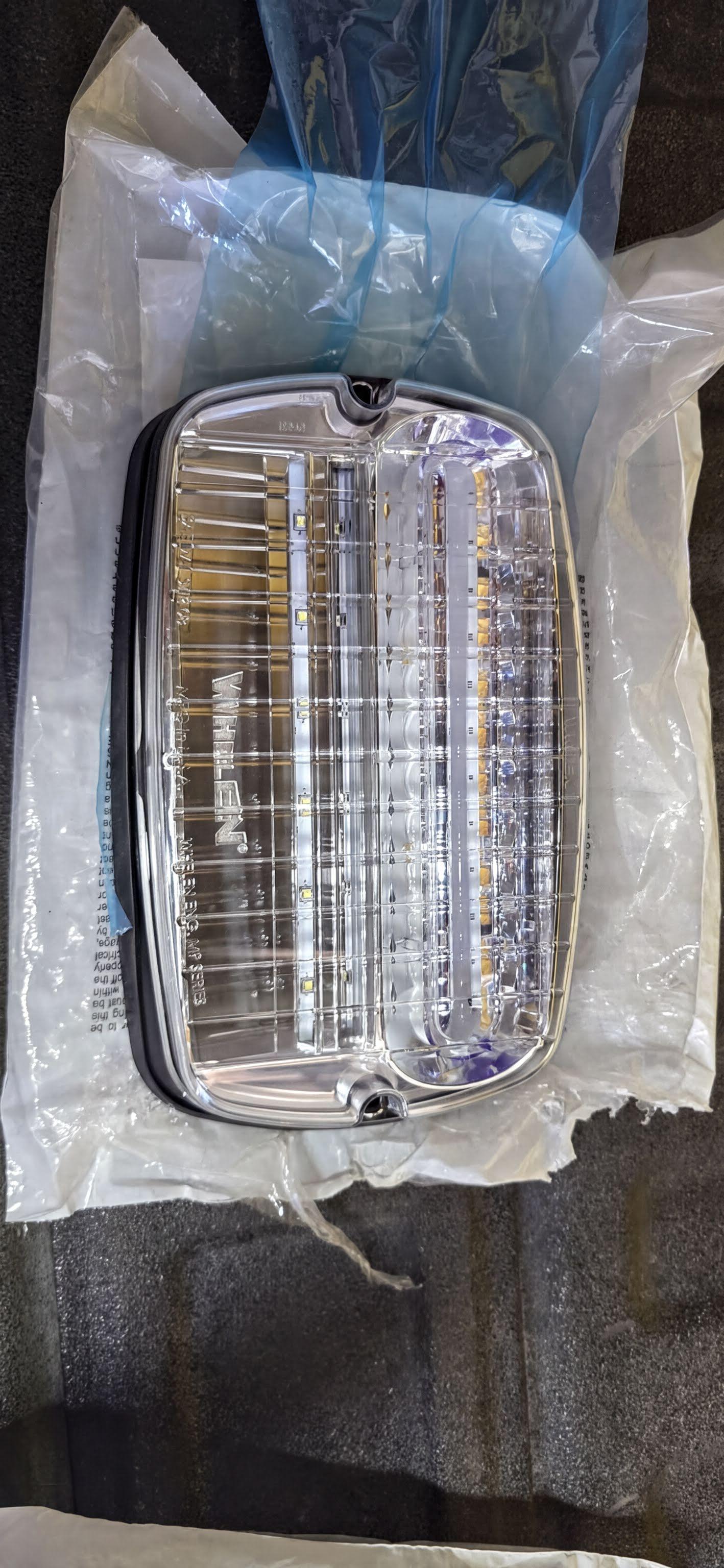 Whelen M9RCZ - image 1