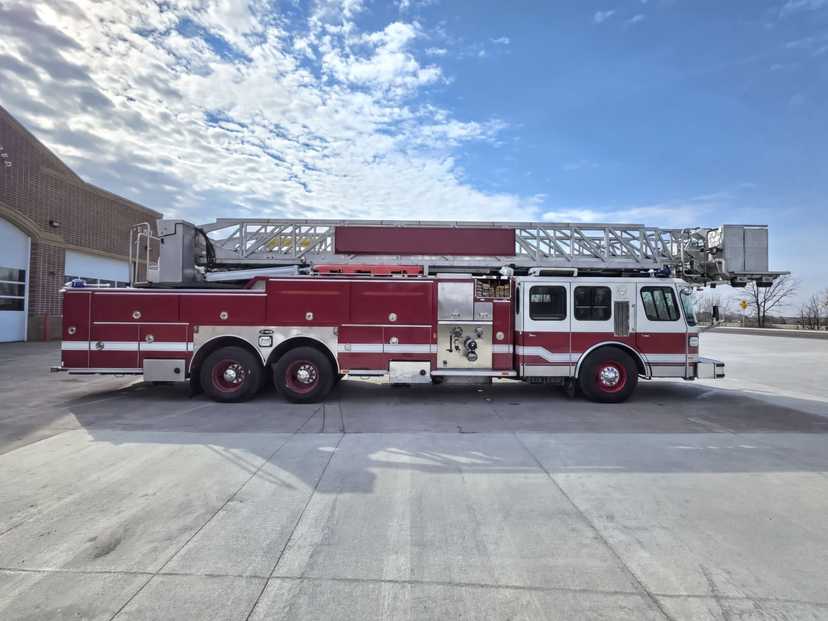 1990 E-One 95' Aerial — photo 2