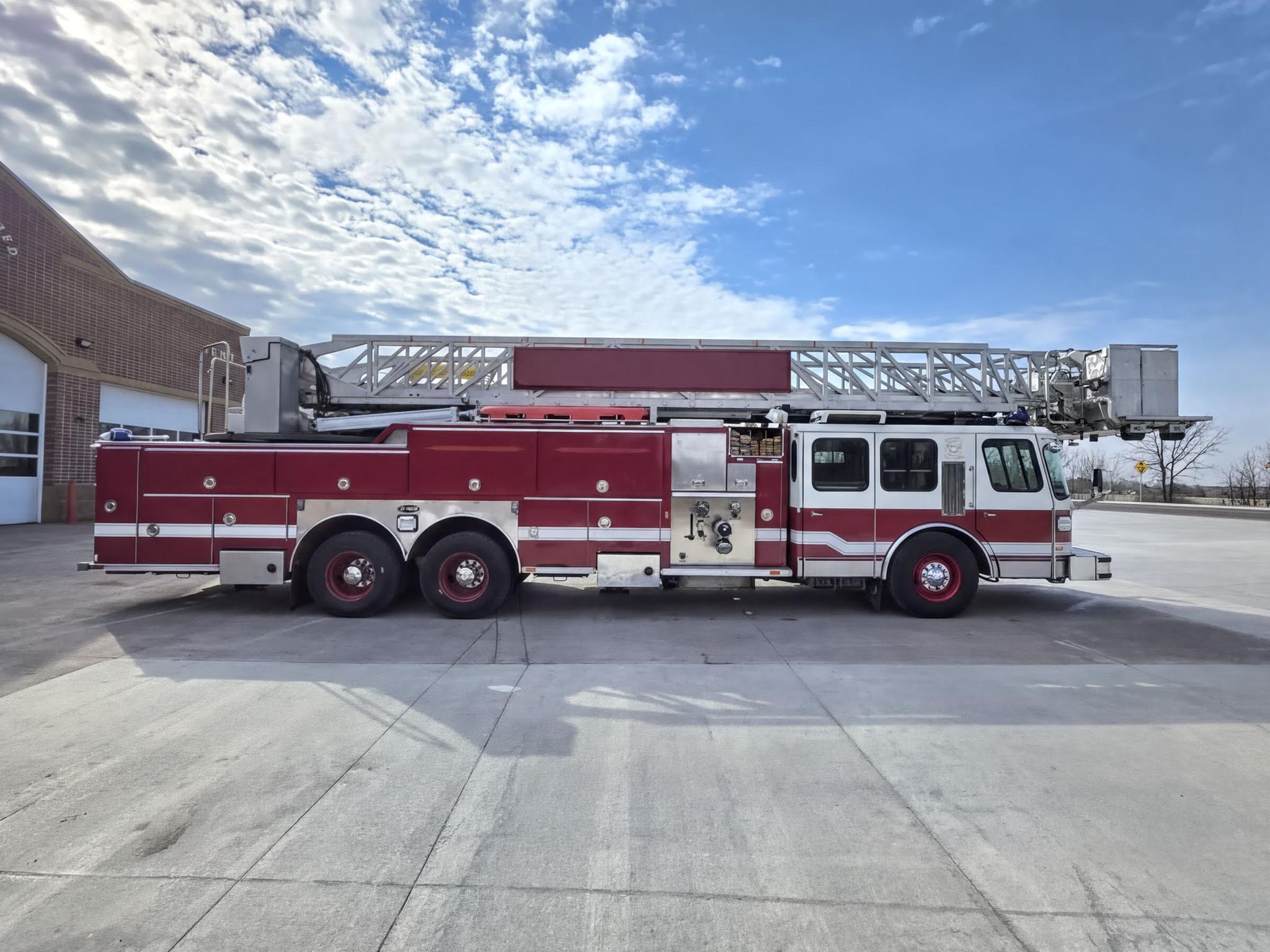 1990 E-One 95' Aerial - image 2