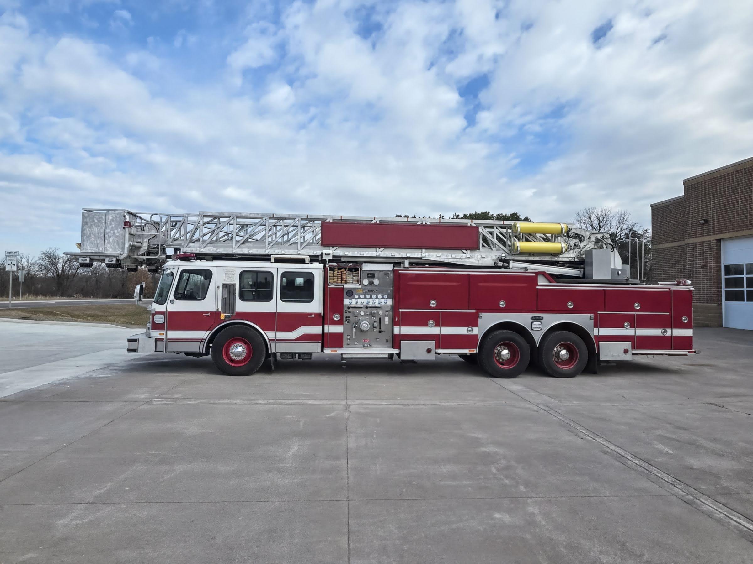 1990 E-One 95' Aerial - image 3