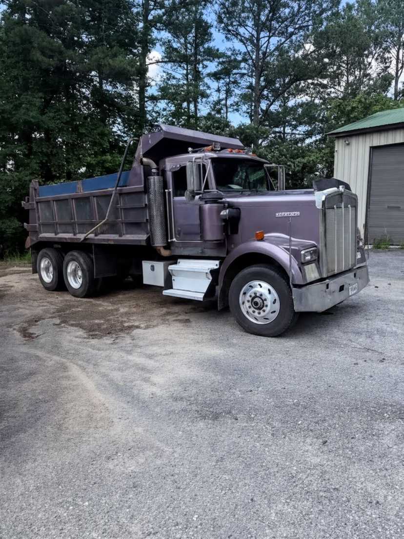1997 Ford L900 Dump Truck — photo 2