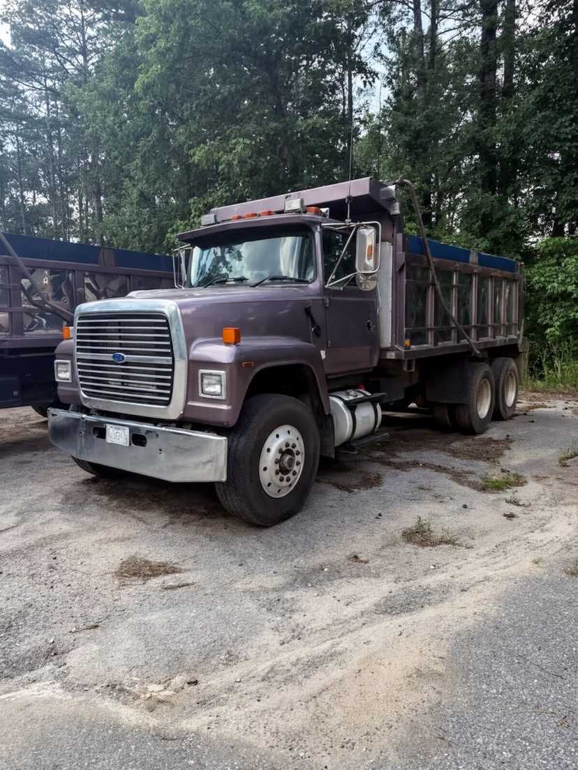 1997 Ford L900 Dump Truck — photo 3