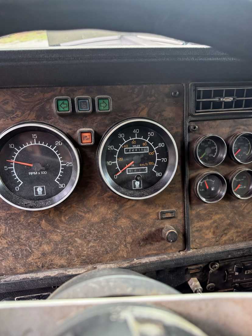 1997 Ford L900 Dump Truck — photo 5