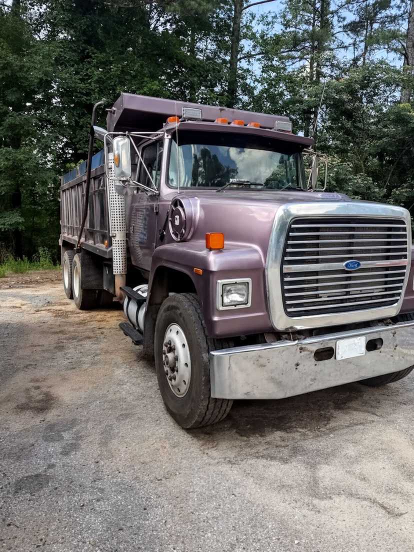 1997 Ford L900 Dump Truck