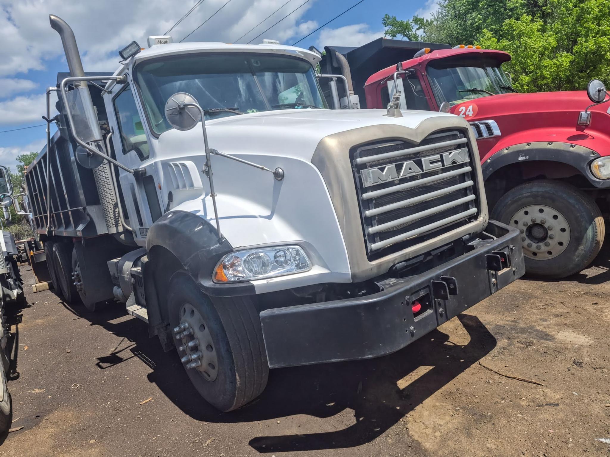 2014 Mack Gu813 Dump Truck - image 1