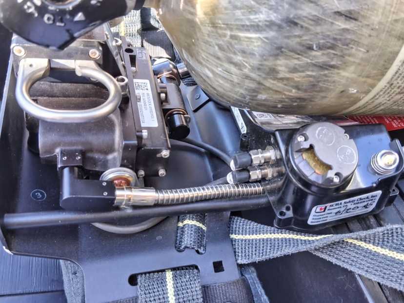 (1) Scott Air-Pak NxG2 4.5, and (1) Scott 2.2 SCBA Harness with EZ Flow Regulator — photo 4