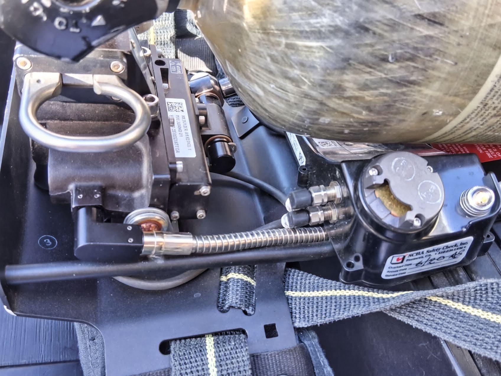 (1) Scott Air-Pak NxG2 4.5, and (1) Scott 2.2 SCBA Harness with EZ Flow Regulator - image 4
