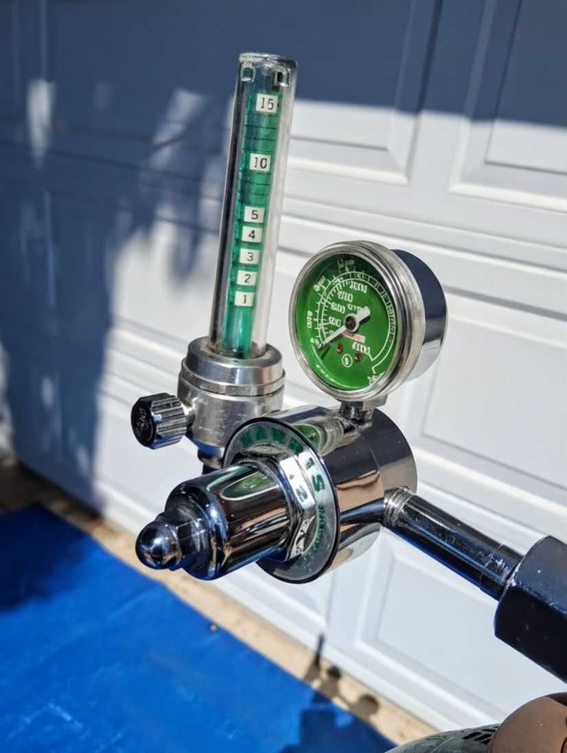 Medical Grade Oxygen K Cylinder, with ISO Rated Harris Low Flow Regulator — photo 4