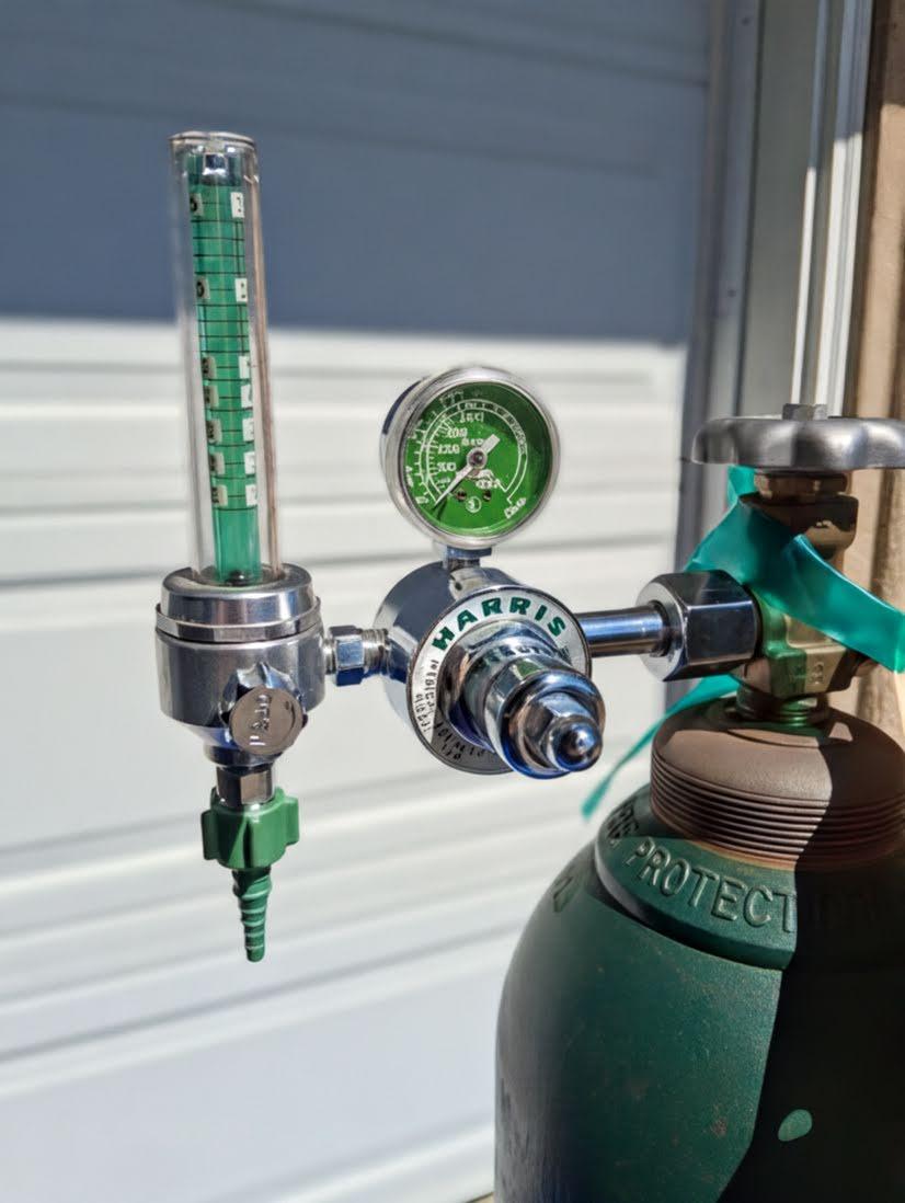 Medical Grade Oxygen K Cylinder, with ISO Rated Harris Low Flow Regulator - image 1