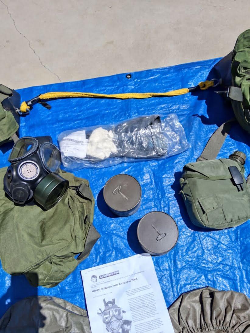 US Military Issue M40A1 Protective Gas Masks Ensemble - image 4