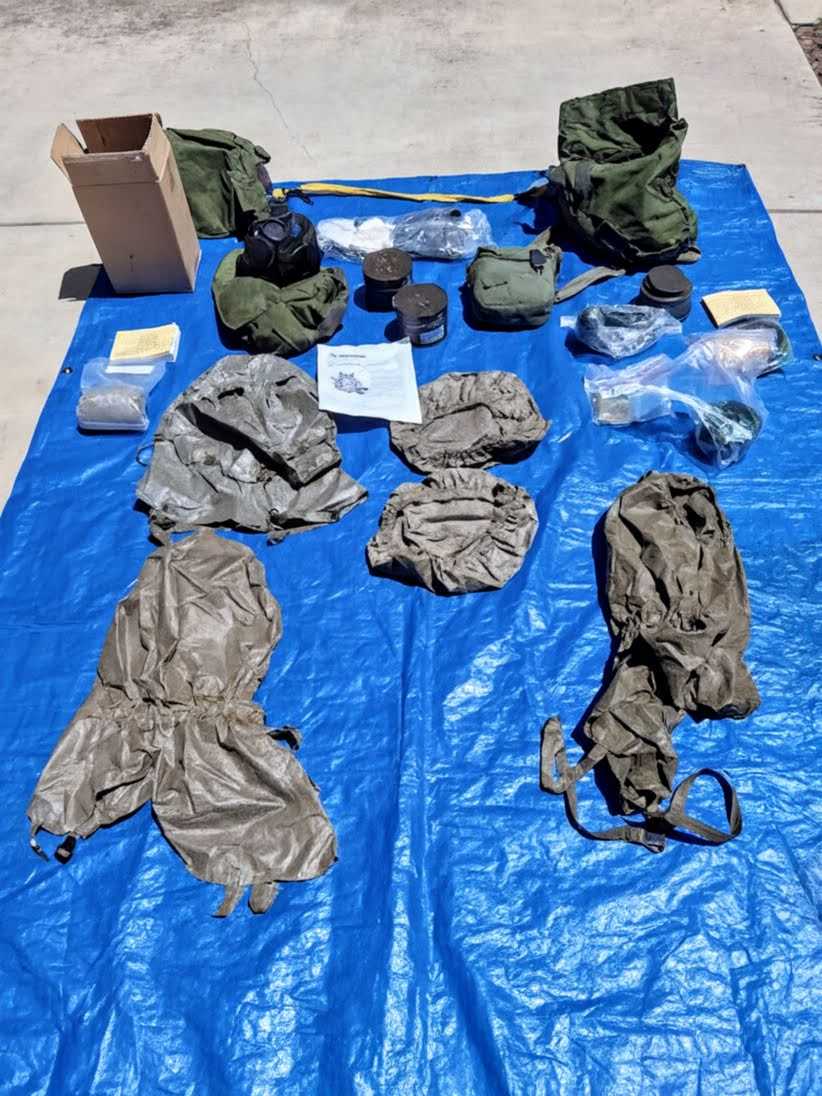 US Military Issue M40A1 Protective Gas Masks Ensemble — photo 3