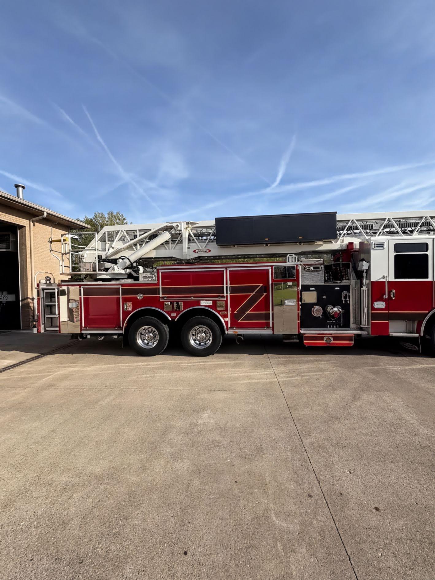 2013 Pierce Velocity 100' Quint - image 4