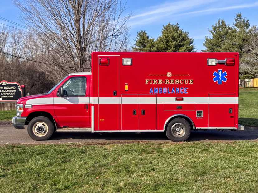2010 PL-Custom Ford Type III Ambulance — photo 2