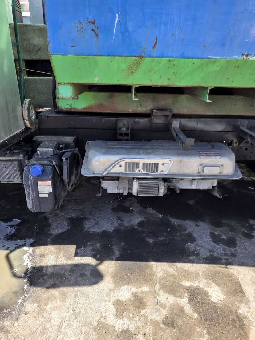 2016 Hino Hooklift — photo 3