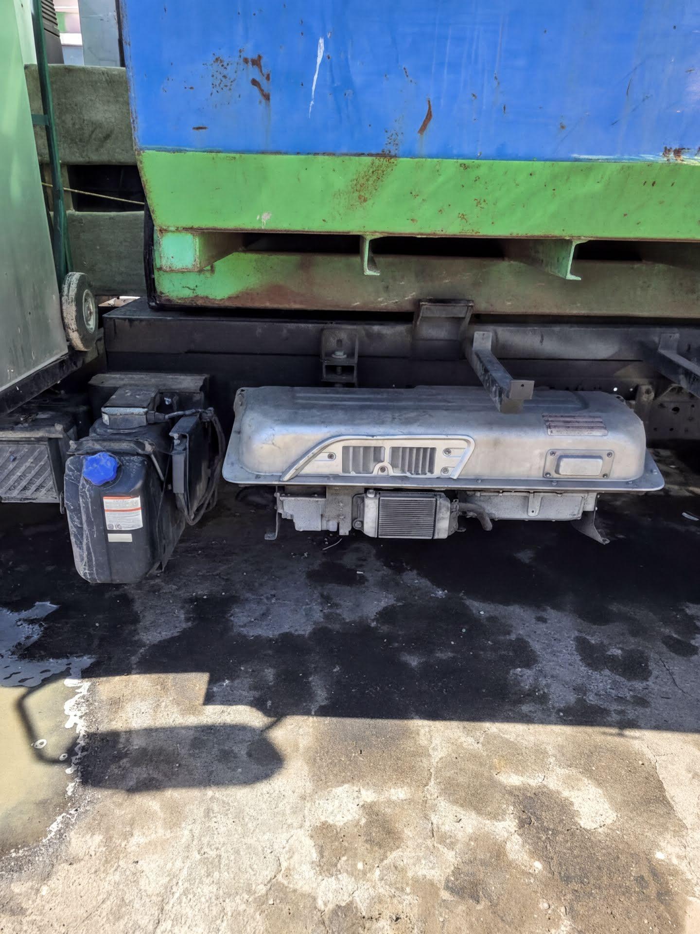 2016 Hino 195H Hooklift - image 3
