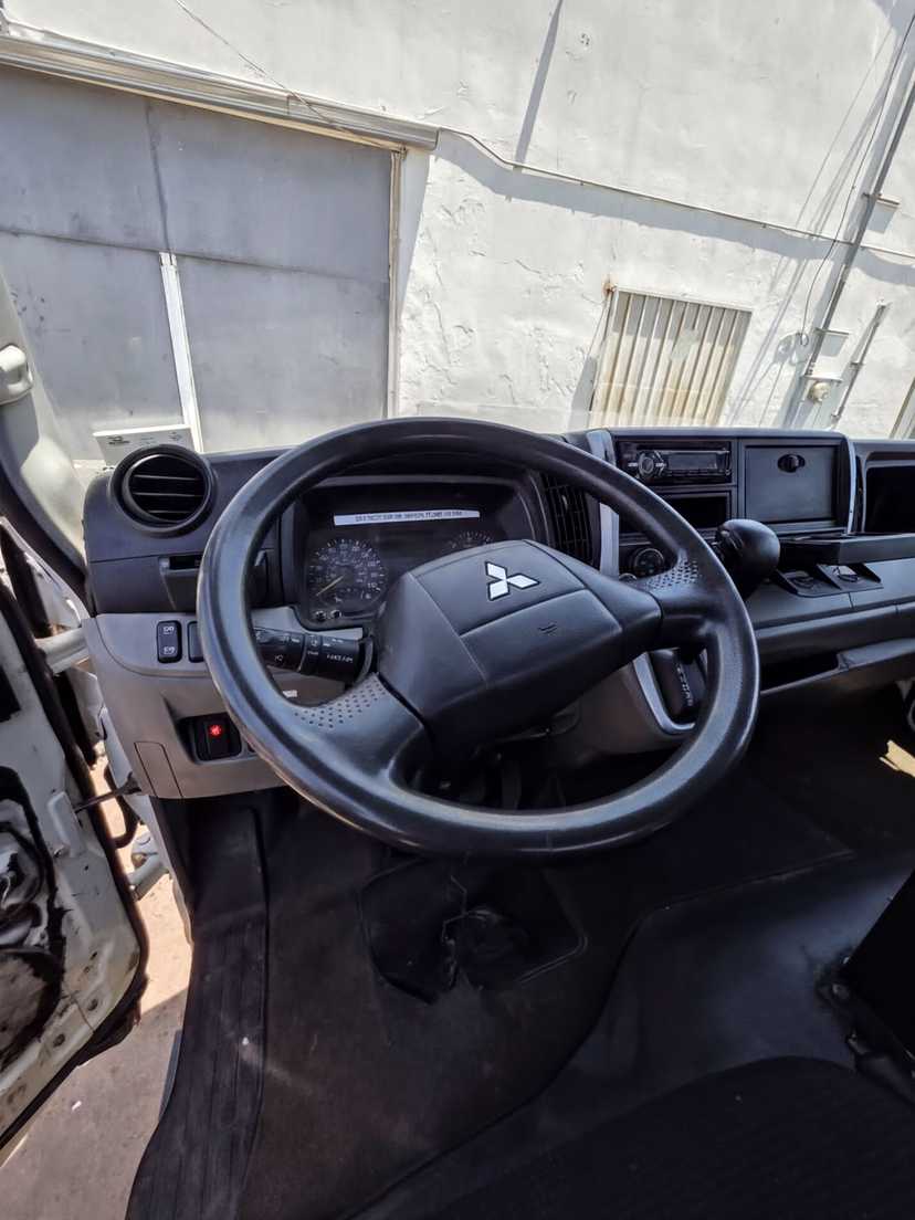 2021 Hino Hooklift — photo 4