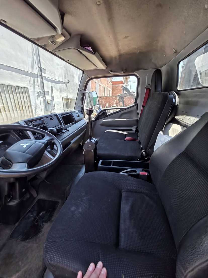 2021 Hino Hooklift — photo 5