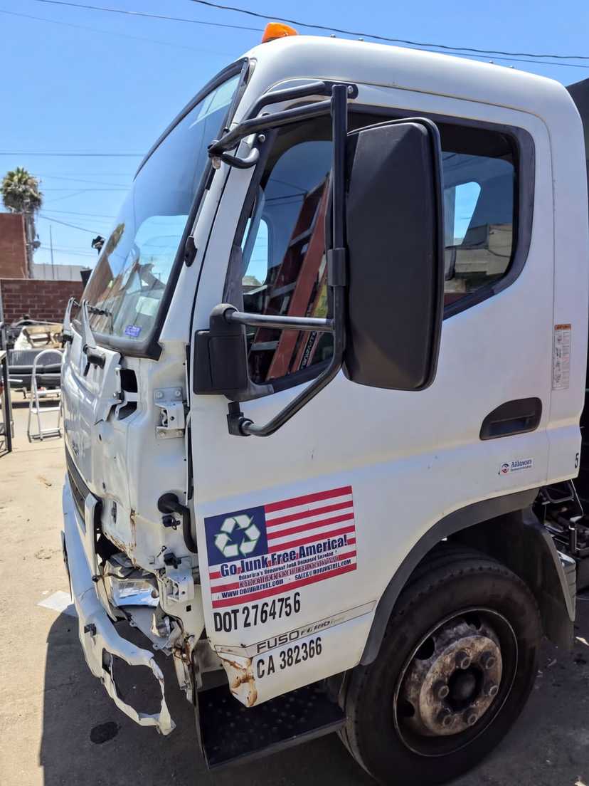2021 Hino Hooklift — photo 2