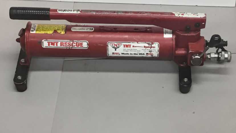 TNT Rescue P157D Model C 10,000 PSI Two-Stage Hydraulic Hand Pump (M10) — photo 2