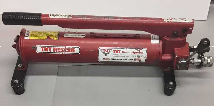 TNT Rescue P157D Model C 10,000 PSI Two-Stage Hydraulic Hand Pump (M10) — photo 3