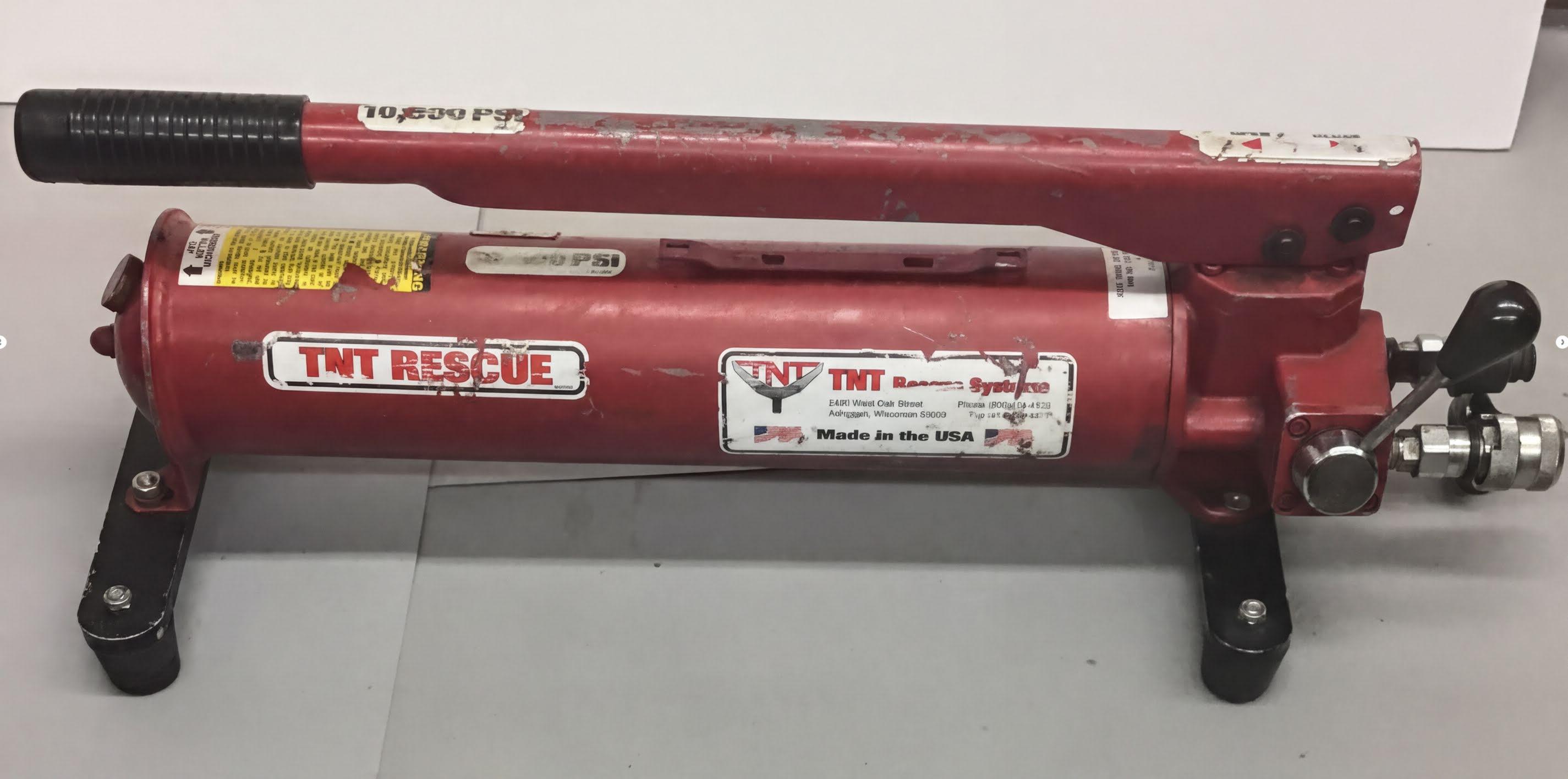 TNT Rescue P157D Model C 10,000 PSI Two-Stage Hydraulic Hand Pump (M10) - image 3