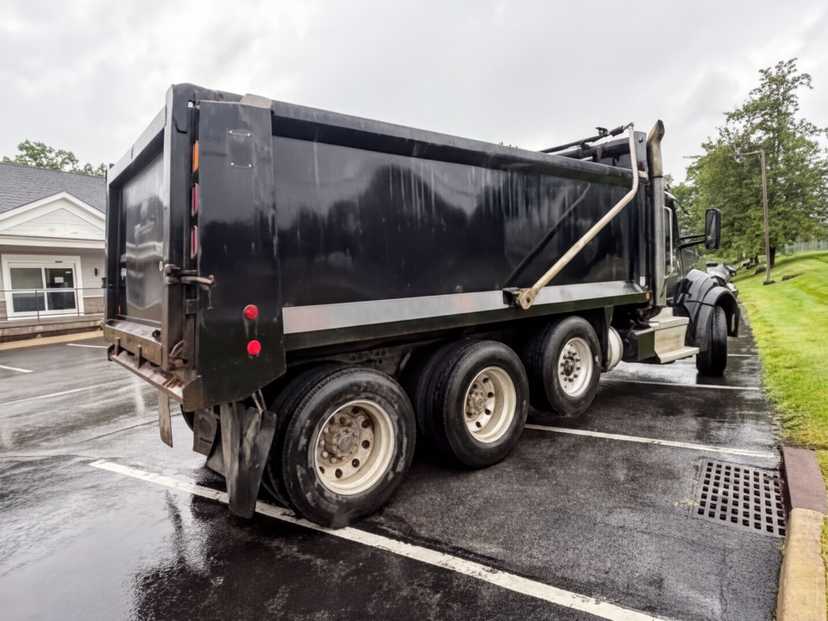 2023 Kenworth T800 Dump Truck — photo 5