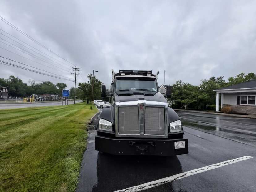 2023 Kenworth T800 Dump Truck — photo 2
