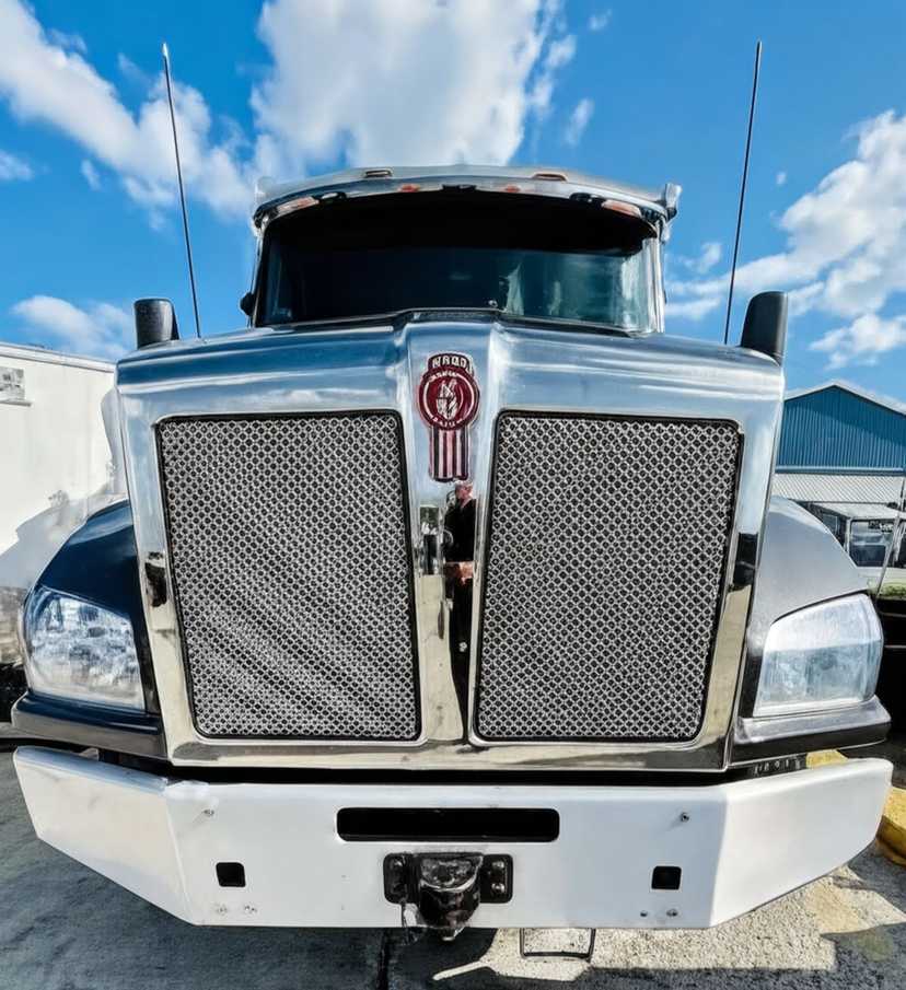 2020 Kenworth T880 Dump Truck — photo 2