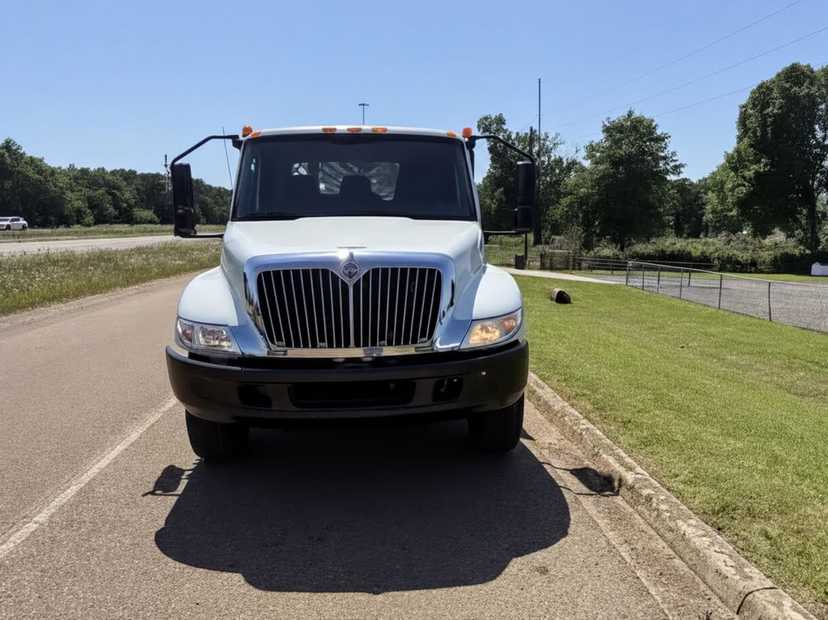 2020 International MV Scorpion II Attenuator Truck — photo 5