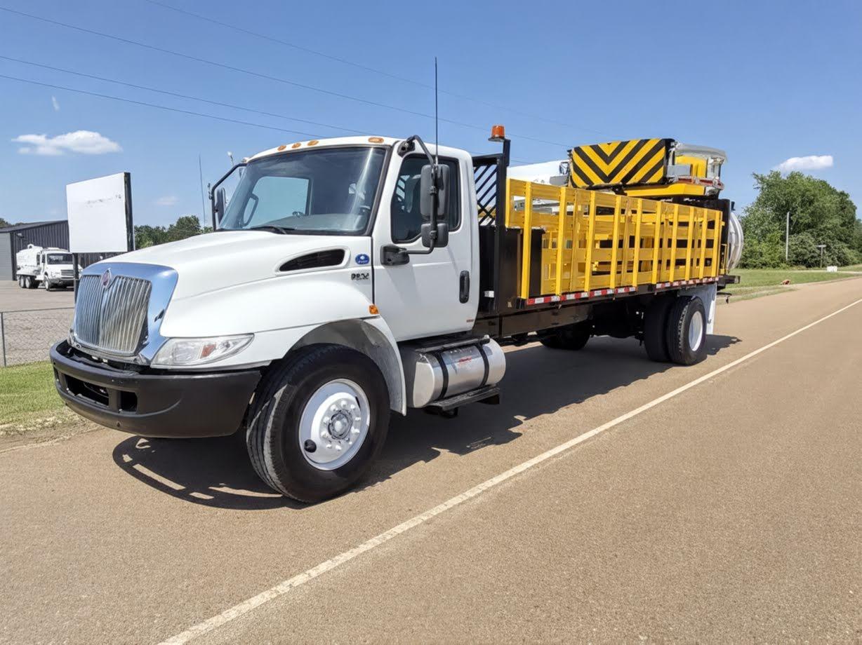 2020 International MV Scorpion II Attenuator Truck - image 1