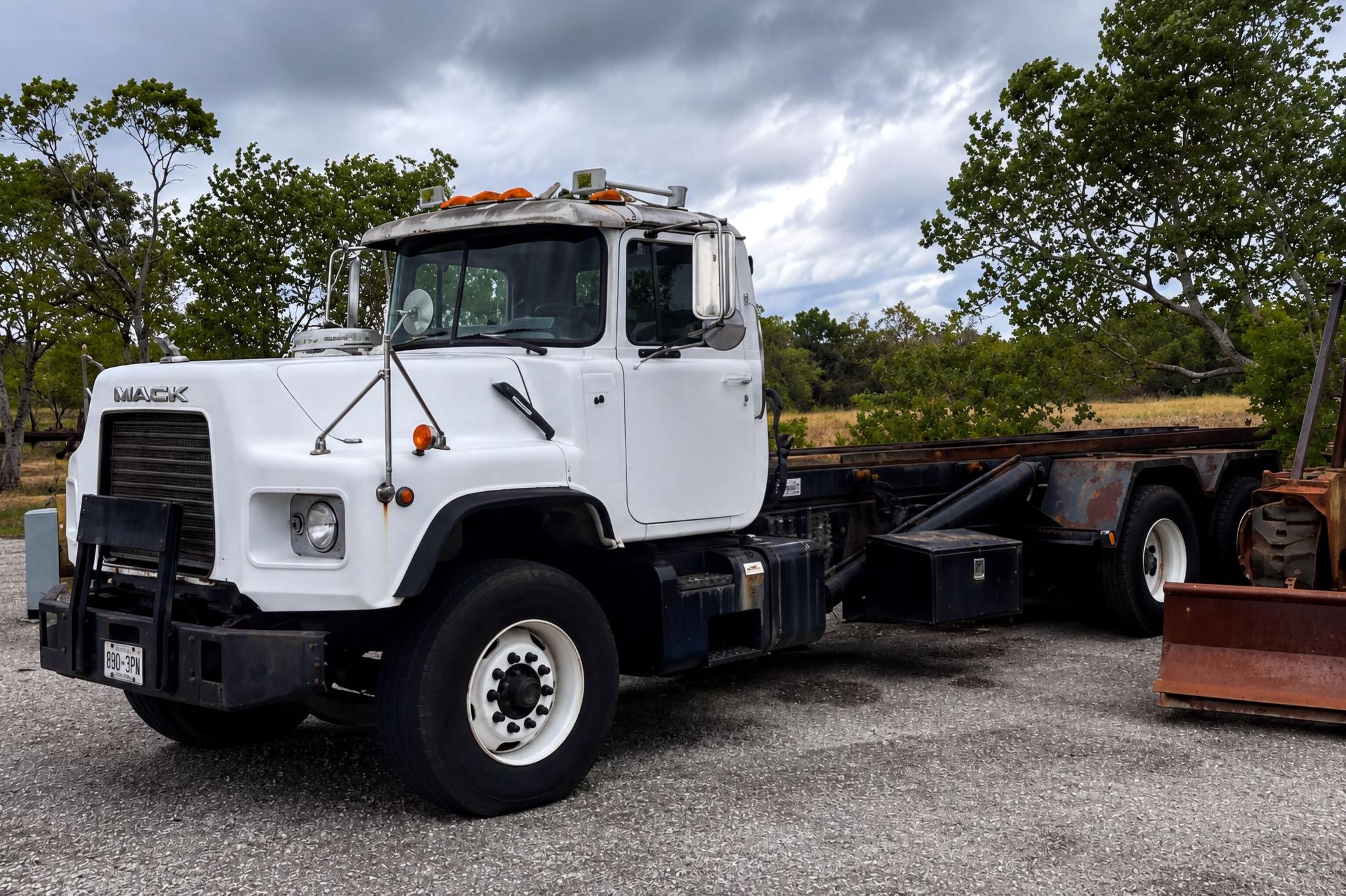 1999 Mack G&H Roll-Off - image 2