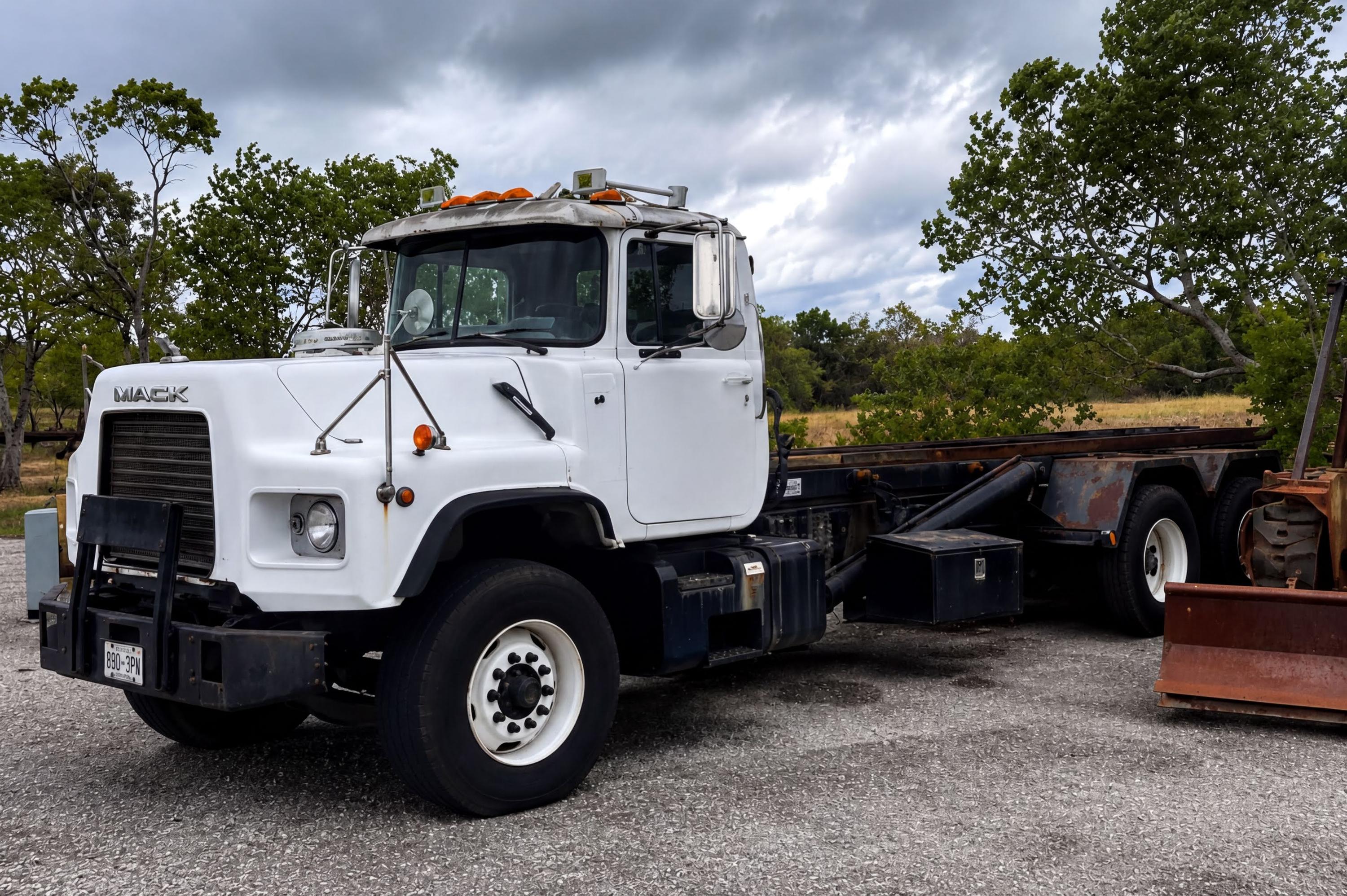 1999 Mack G&H Roll-Off - image 2